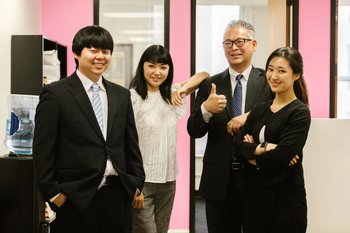 해외 사무실에서 근무 중인 청년 해외취업자